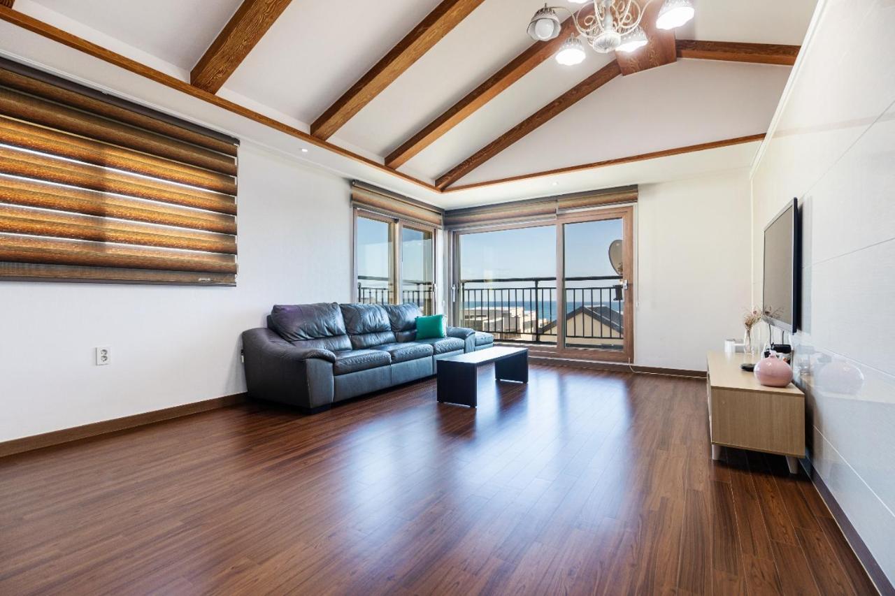 Haevichi Private Pension Seogwipo Bagian luar foto