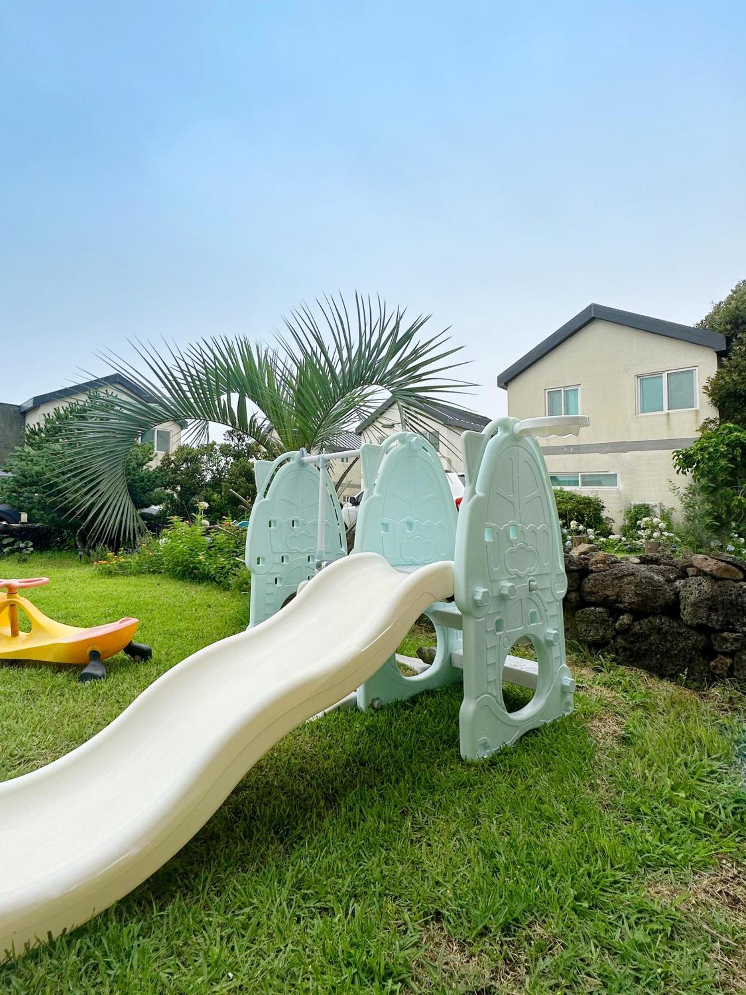 Haevichi Private Pension Seogwipo Bagian luar foto